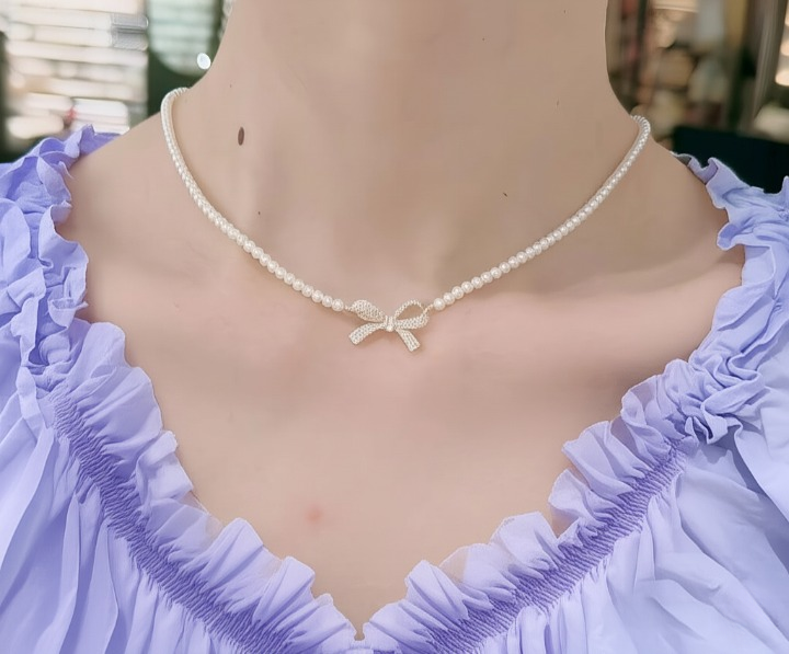 Bow Pearl Pendant Necklace – Golden